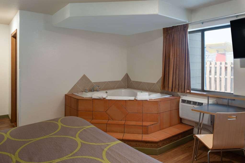Super 8 By Wyndham Livingston Yellowstone Room photo