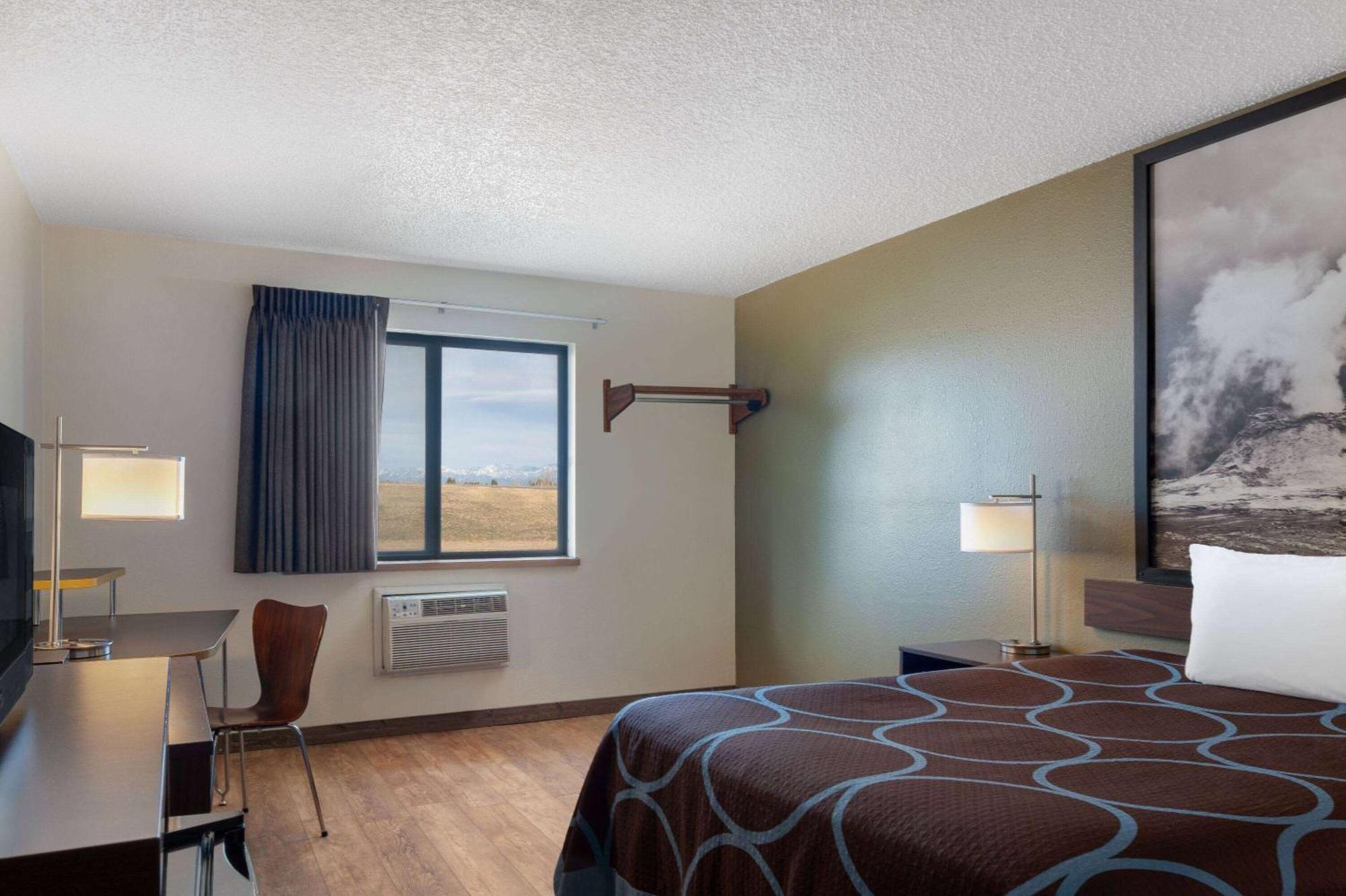 Super 8 By Wyndham Livingston Yellowstone Exterior photo